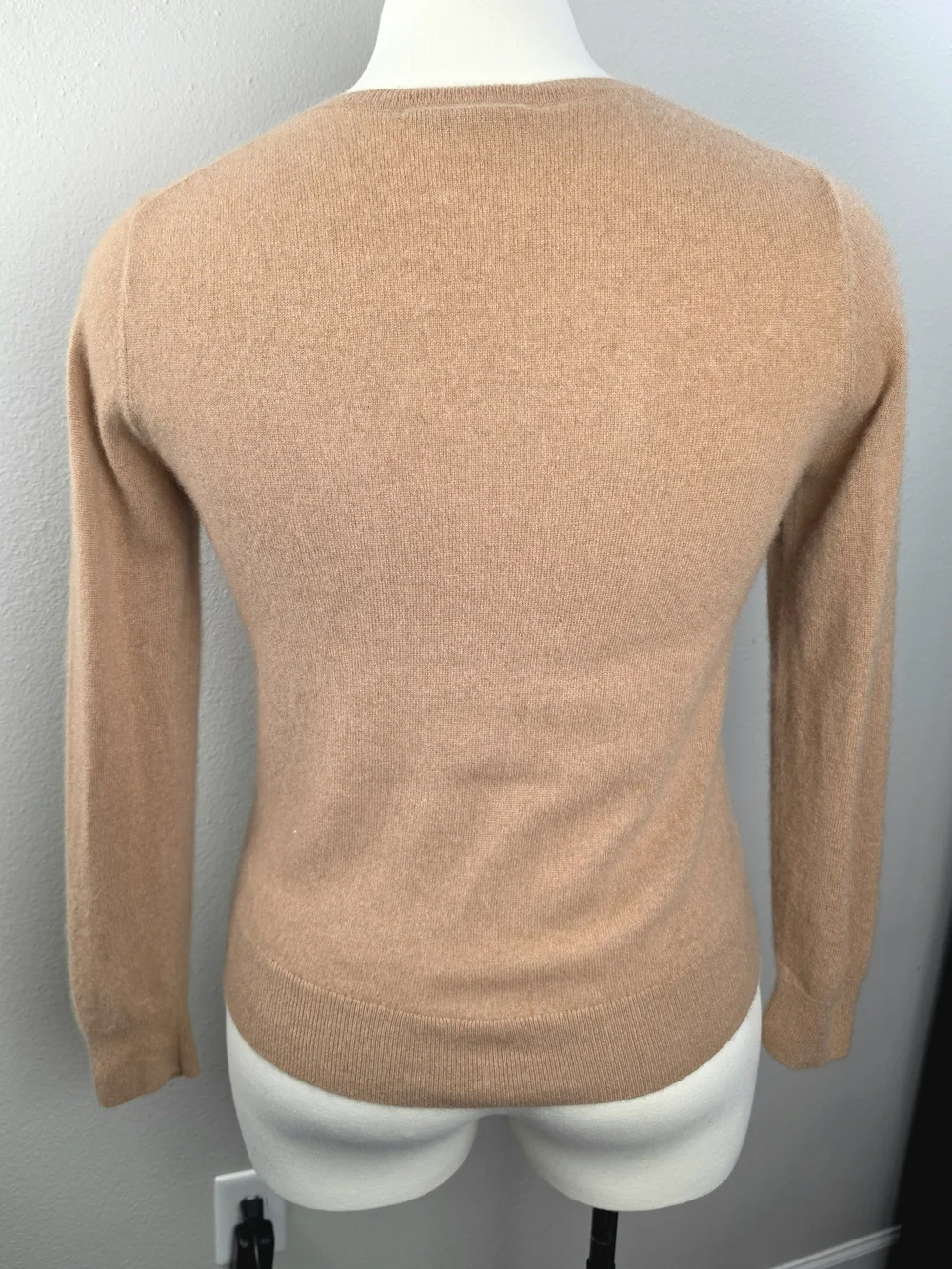Quince Women's V-Neck 100% Cashmere Sweater in Camel Brown